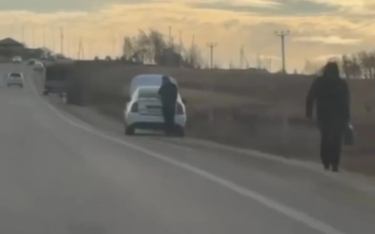 Көкшетауда сапасыз бензин құйған 15 көлік жолда қалып қойды