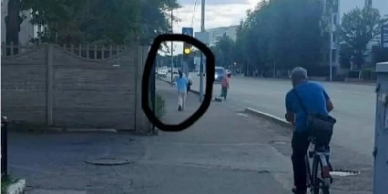 Павлодар тұрғыны көшеде кетіп бара жатқан жасөспірім қызды соққыға жыққан