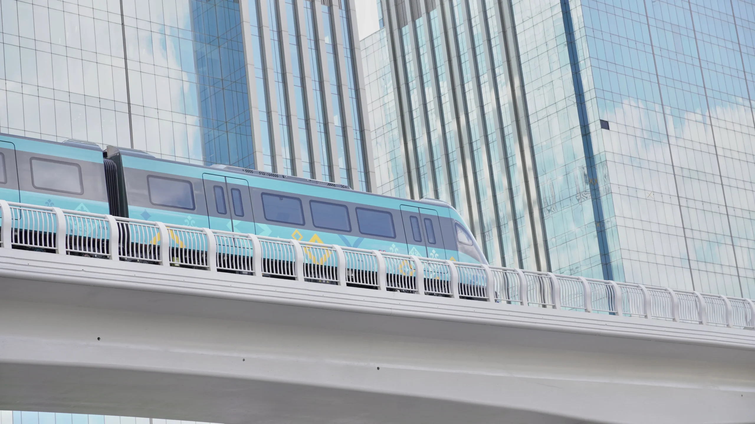 Астанада алғашқы LRT пойызы жүрді