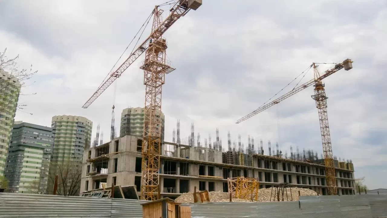 «Шығын – 90 млн»: Шенеунік құрылысы аяқталмаған үйлерді қабылдаған