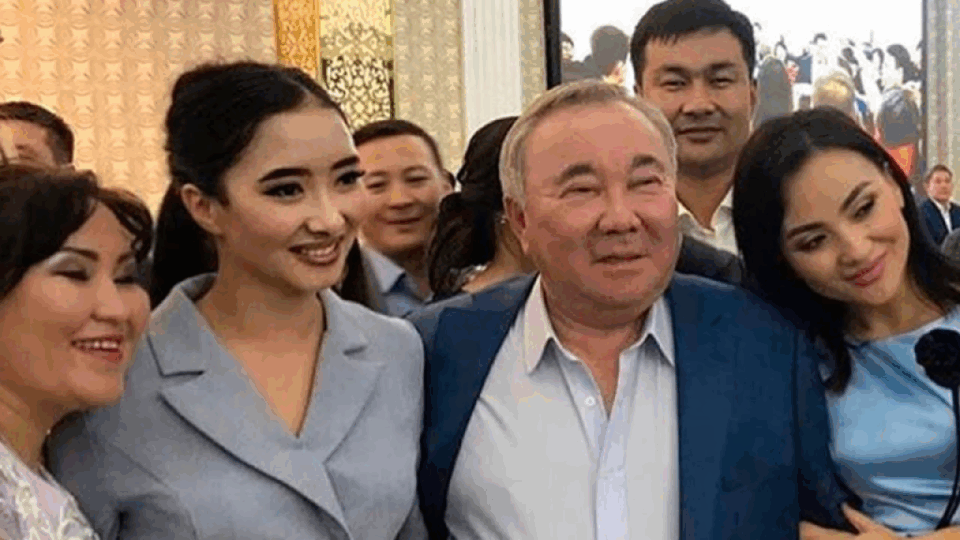Инсайдер Болат Назарбаевтың тоқалы тоналғанын айтты