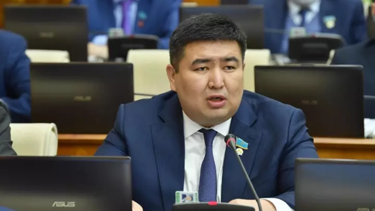Депутат ойланбай сөйлейтін шенеуніктерді сынады