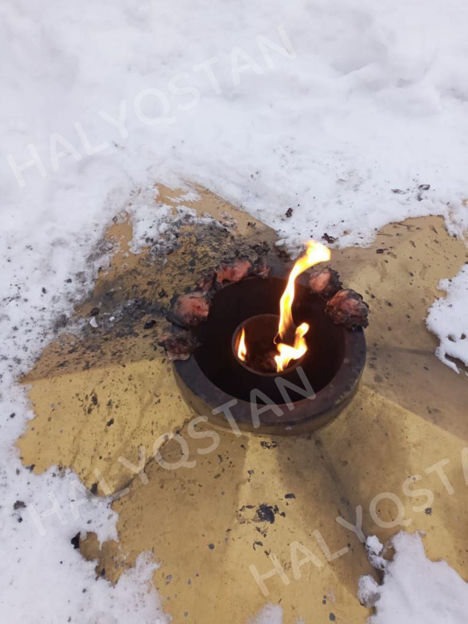ШҚО-да "Мәңгілік алауға" тауық қуырып қорлаған тұрғын ұсталды