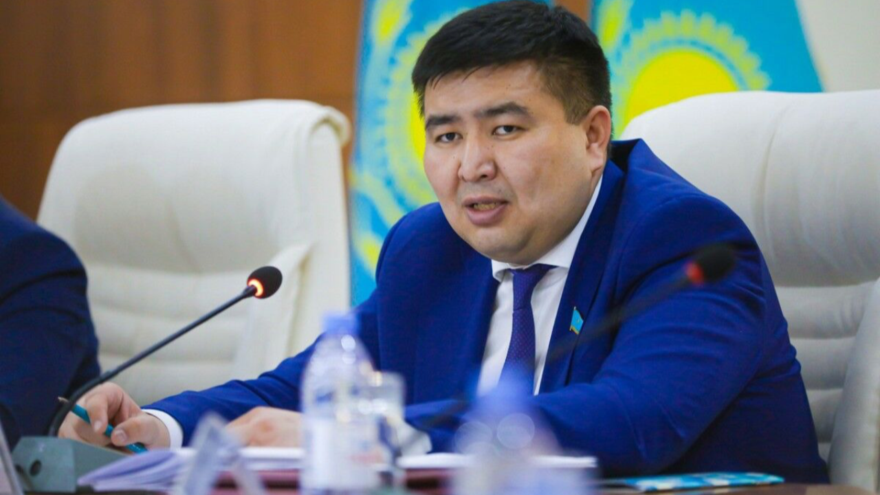 "Қаржыны қалтасына басып отыр": Депутат еліміздегі кинотеатрлар монополиясын сынады