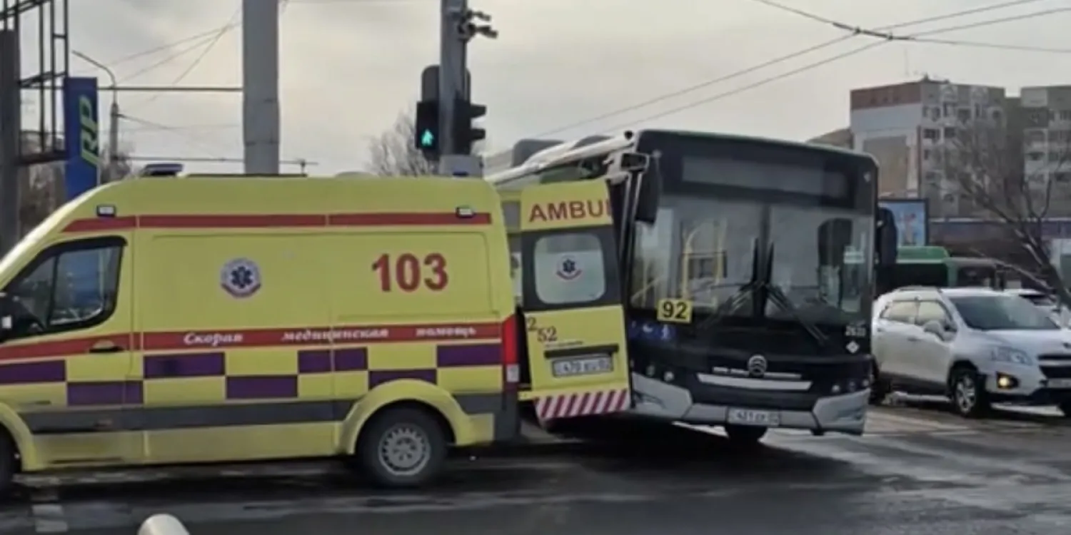Алматыда 55 жастағы автобус жүргізушісі жолда көз жұмды: оқиғаның мән-жайы белгілі болды