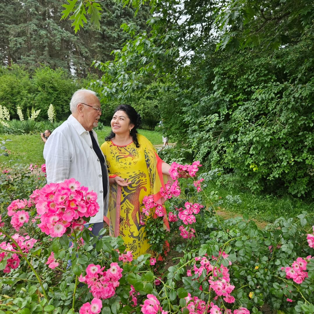 «Бас иемін»: аңыз тұлға Асанәлі Әшімовтың жұбайы жантебірентерлік жазба қалдырды