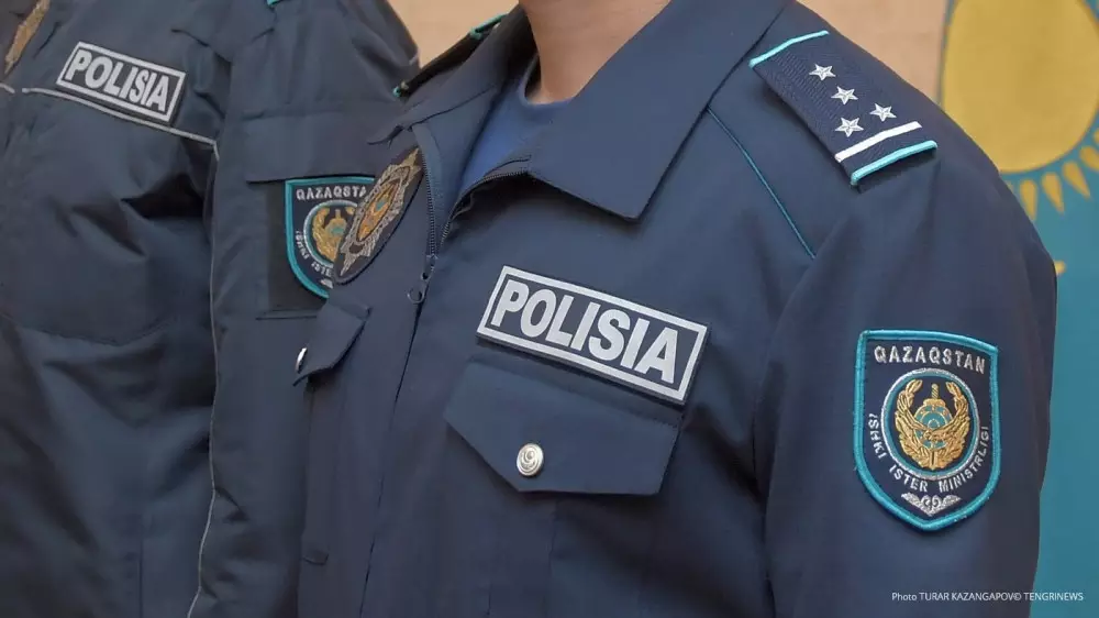 Атырауда полиция қызметкерлері пара алып, ұсталды