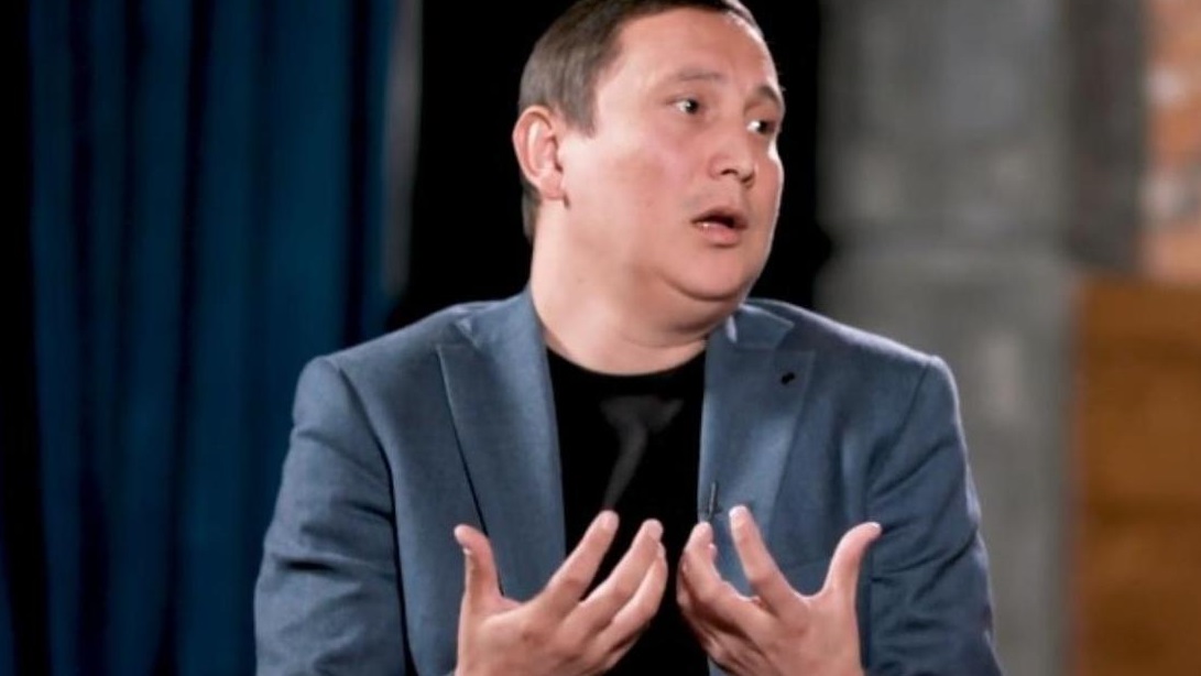 «Құрбан шалып қайттық»: Қайрат Әділгерей Құрманғазы кесенесіне зиярат етті