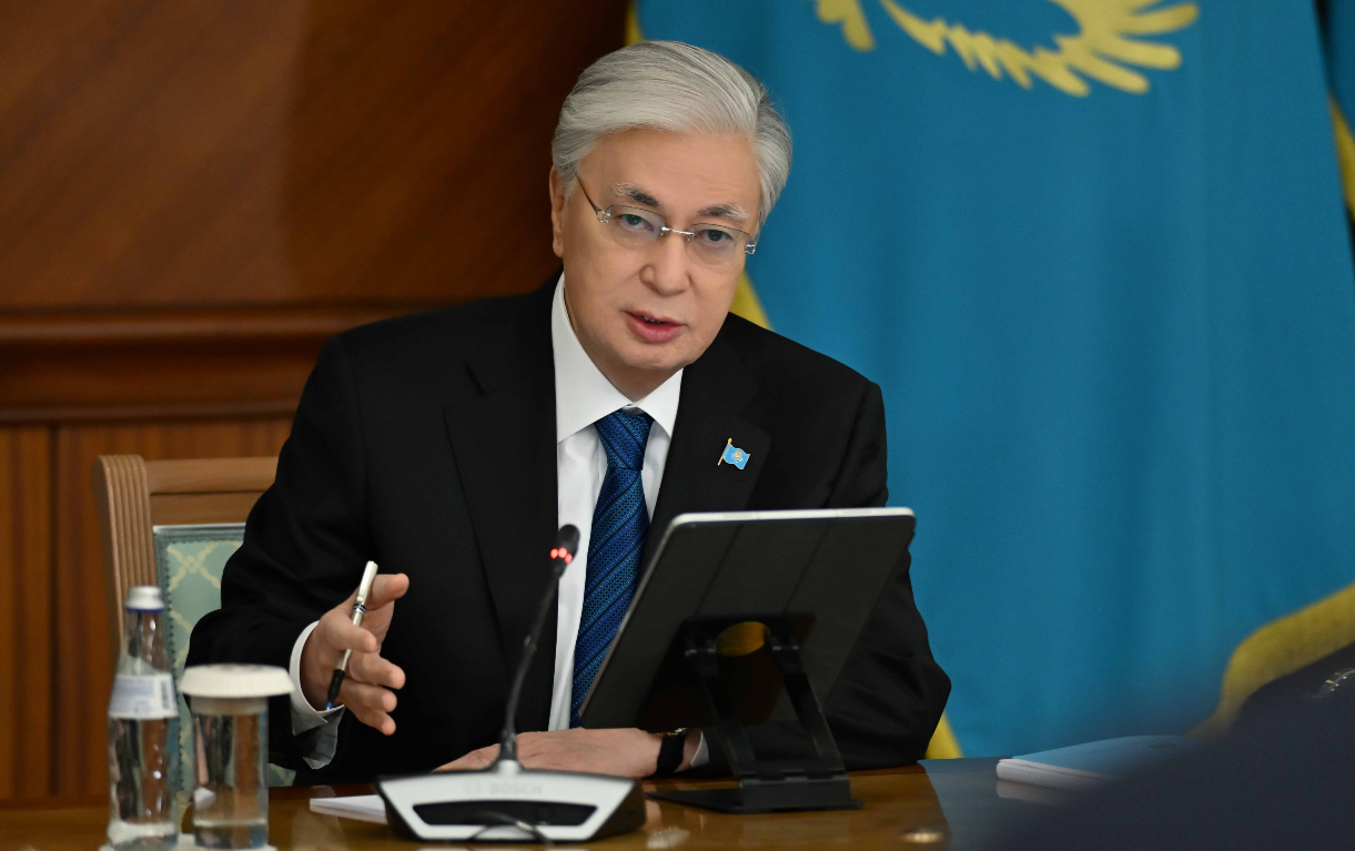 "Мен жауапкершілік алудан қашпаймын, ал сіздер сөз сөйлеп жүре беріңіздер" - Тоқаев Ұлттық банк пен ҚМА басшылығына