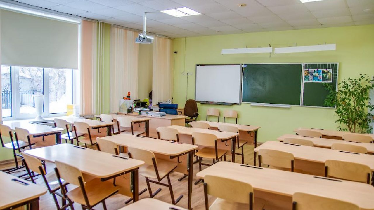 Оқушының сөмкесінен тапанша шықты: мектептегі жағдай қоғамды дүрліктірді