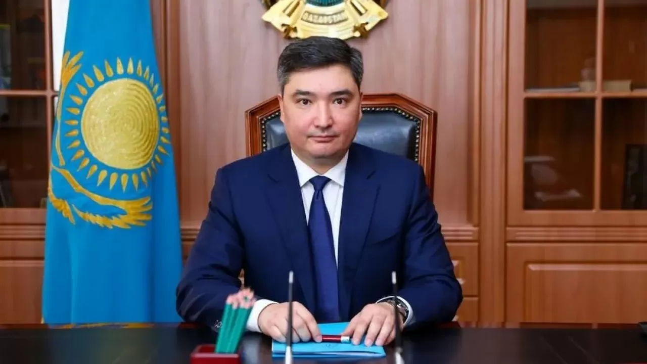 Олжас Бектенов қазақстандықтарды жаңа Конституцияның қабылдануымен құттықтады