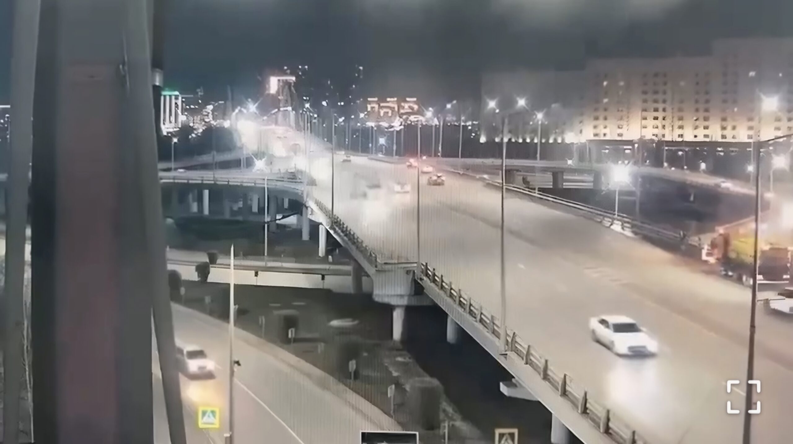 Астанада Tesla тізгіндеген 14 жастағы жасөспірім полициядан қашпақ болды (ВИДЕО)
