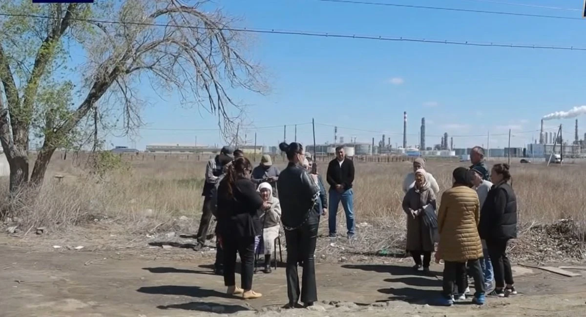 Атырауда зауыт маңындағы тұрғындар көшіруді талап етті