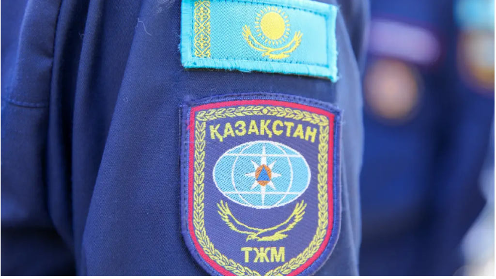 Алматылық құтқарушылар терезеде отырған баланы аман алып қалды