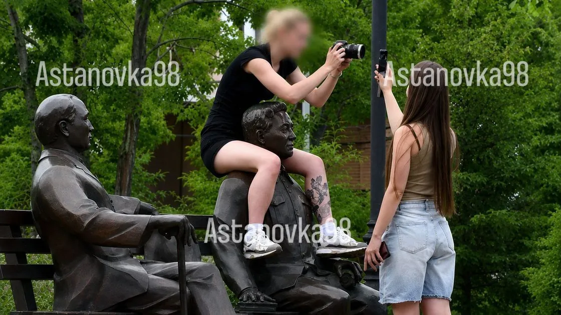 Астанада ескерткіш үстіне шыққан бойжеткенге қатысты іс қозғалды