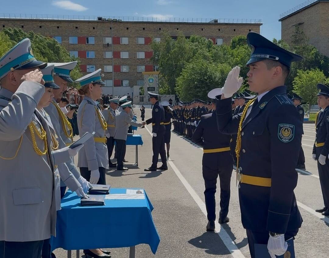 Қарағанды академиясында 53-ші түлектерге диплом табысталды