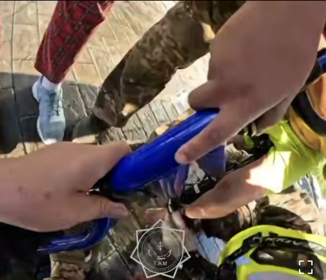 Павлодарда баланың аяғы велосипедке қысылып қалды: құтқарушылар көмекке келді