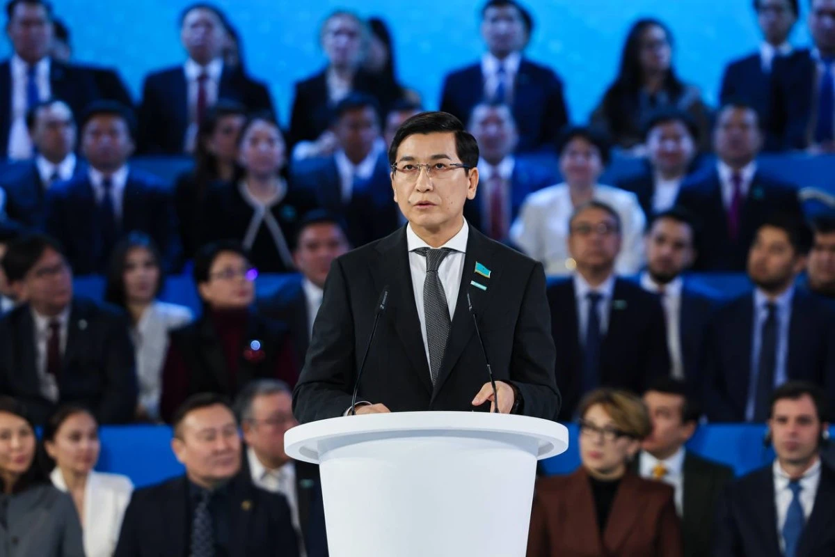 Amanat пен "Әділет" партияларының бірігуі: депутаттар әртүрлі пікір білдірді