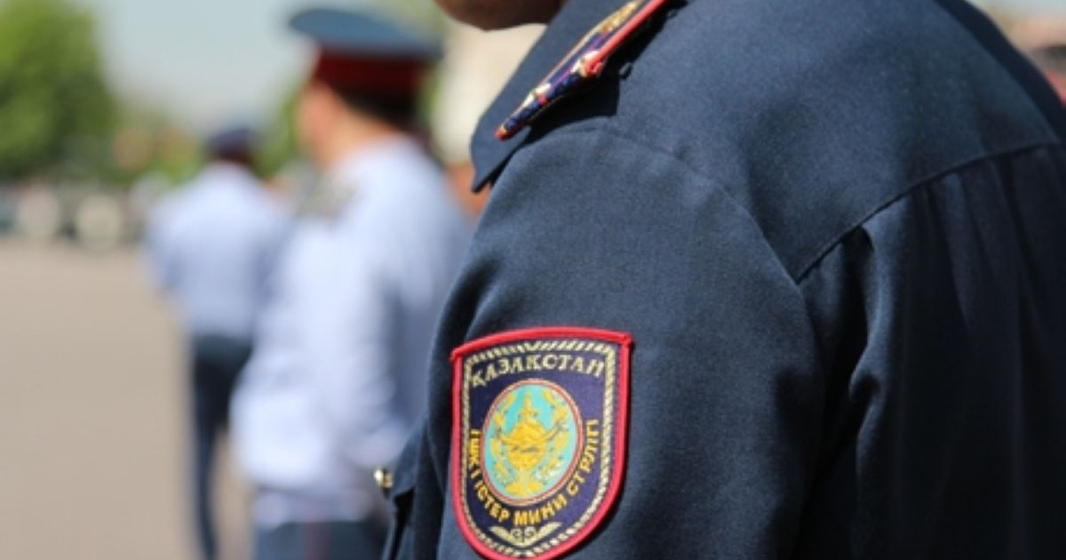 Астанада жалаңаш серуендеген ер адам 25 тәулікке қамалды