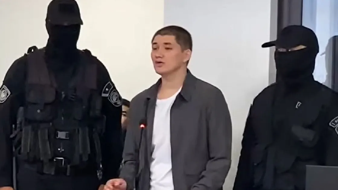 Прокурор төрт адамды өлтірді деп айыпталған атыраулыққа өмір бойы түрме жазасын сұрады