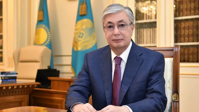 Тоқаев балаларға зиянды тағамдардың жарнамасын шектеуді тапсырды