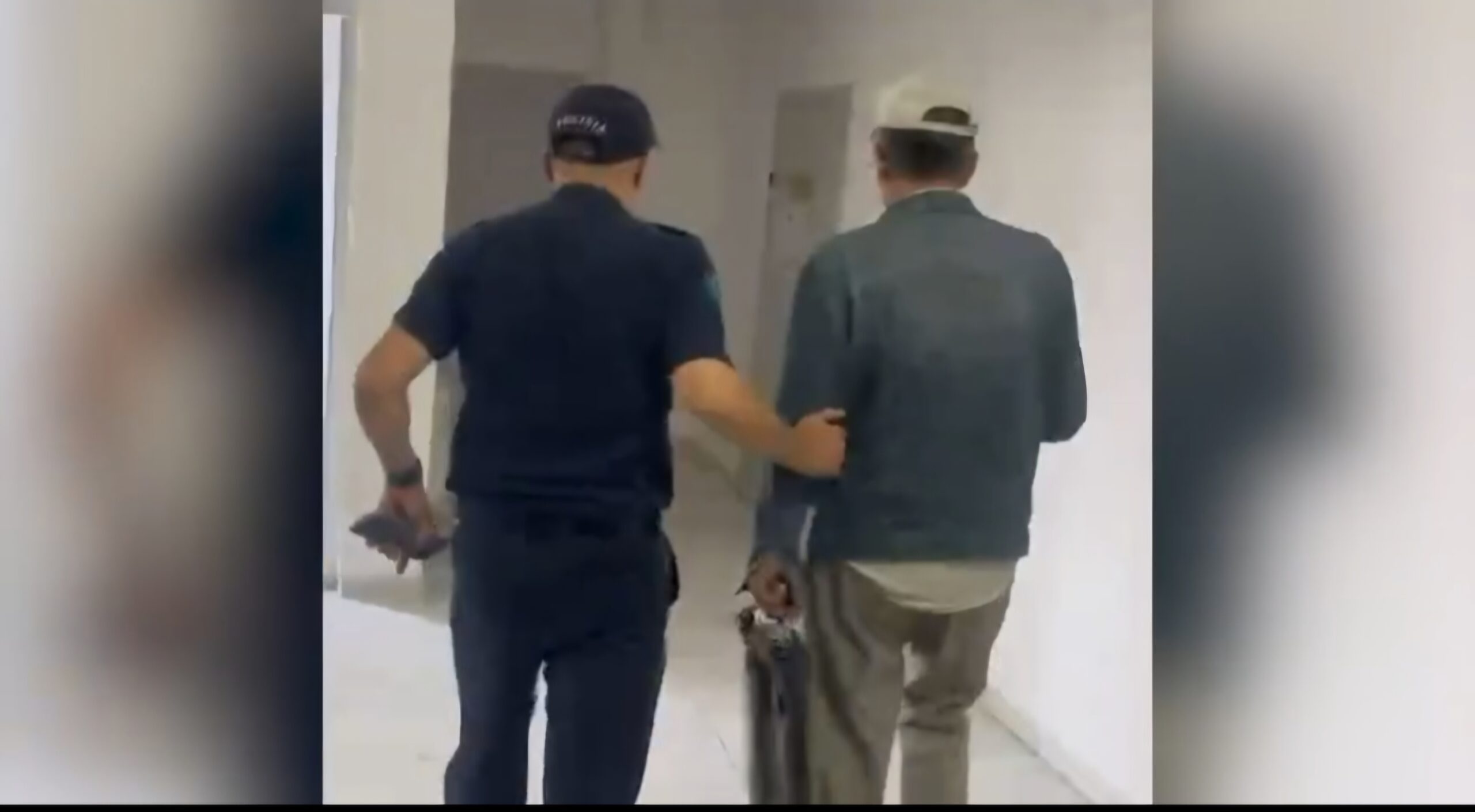 Елордадағы ғимаратта шалбарын шешкен ер адам сот алдында жауап береді