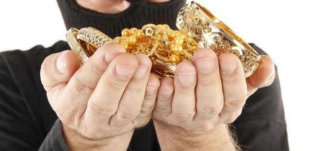 «Жасырын» кілт құпия болмады: Шалқарда пәтерден миллион теңгелік алтын ұрланды