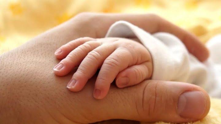 Павлодарда әйел жаңа туған қызын 800 мың теңгеге сатпақ болған
