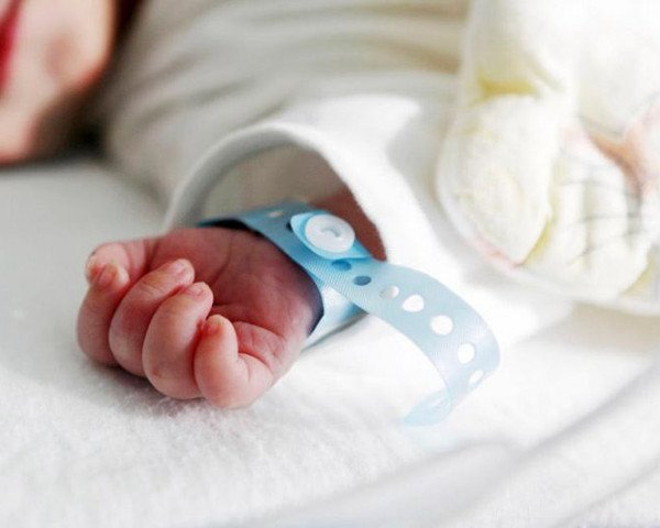 36 апталық сәби қоқыс жәшігінен табылды: дәрігерлер жағдайын айтты