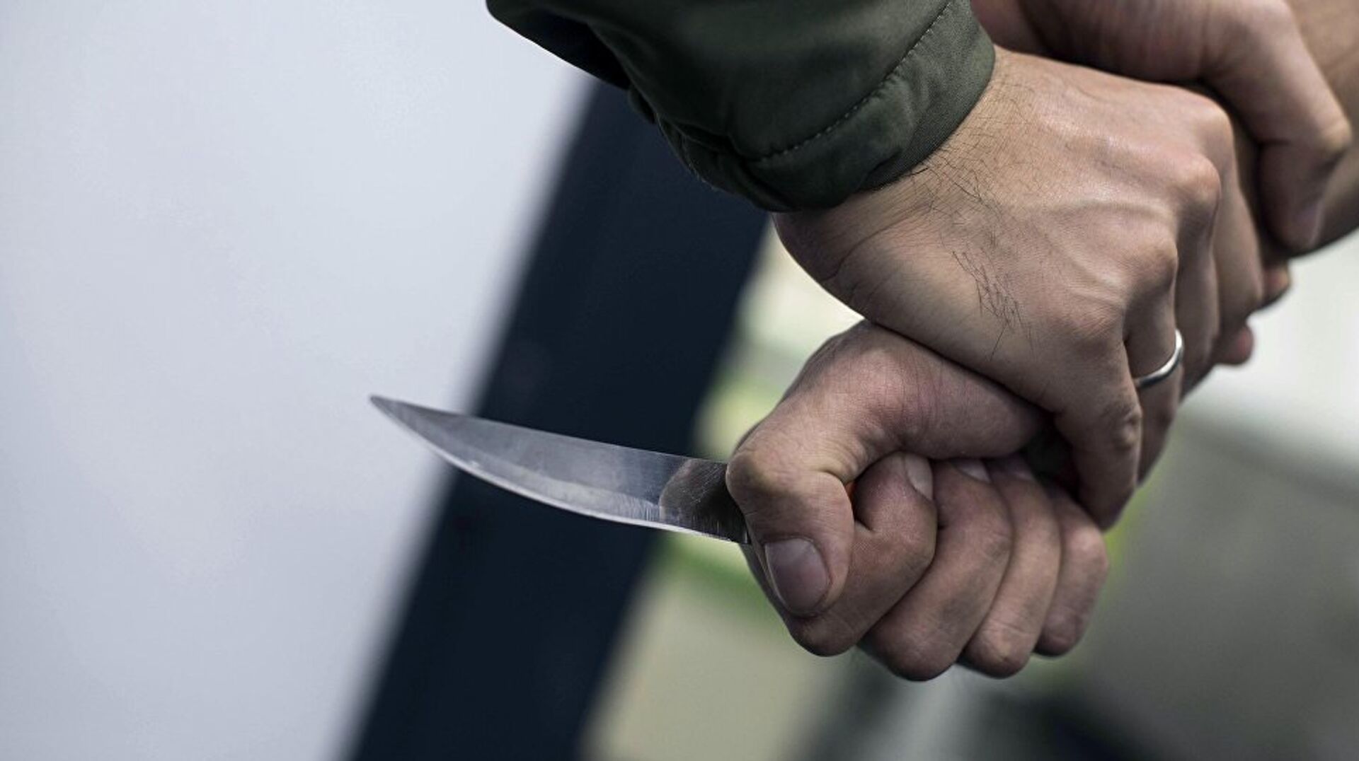 Астанада 55 жастағы ер адам әйелін пышақтап, кейін өзіне қол жұмсаған