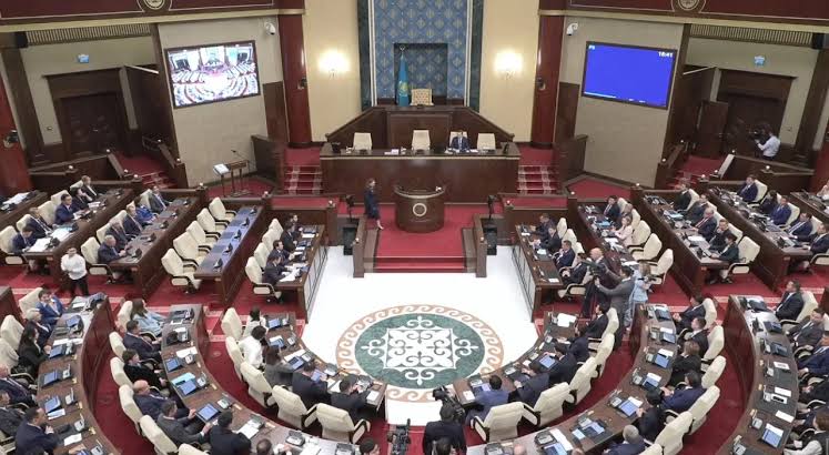 Құрылтайда тәртіп күшейді: депутаттарға не айтуға болмайды