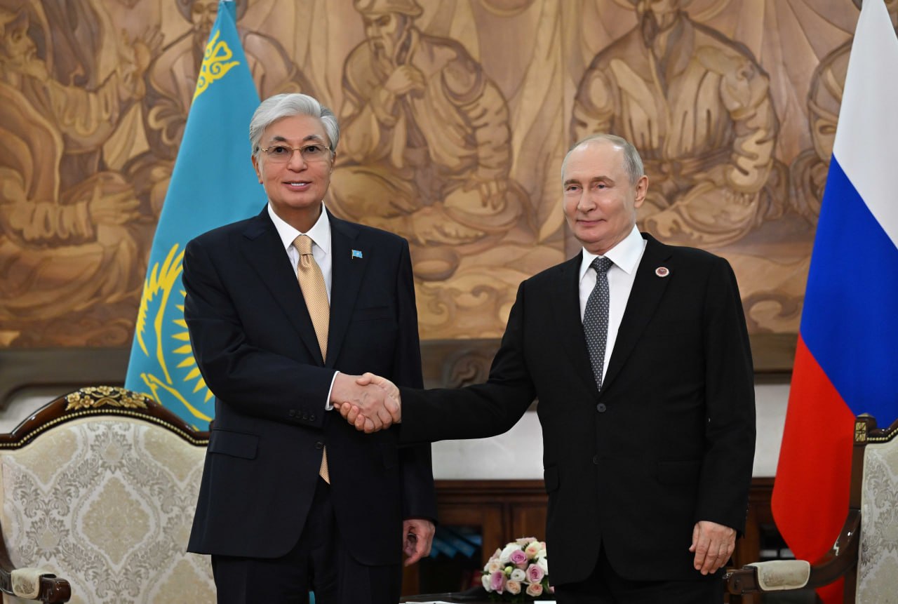 Тоқаев пен Путин ШЫҰ саммитінде не туралы сөйлесті